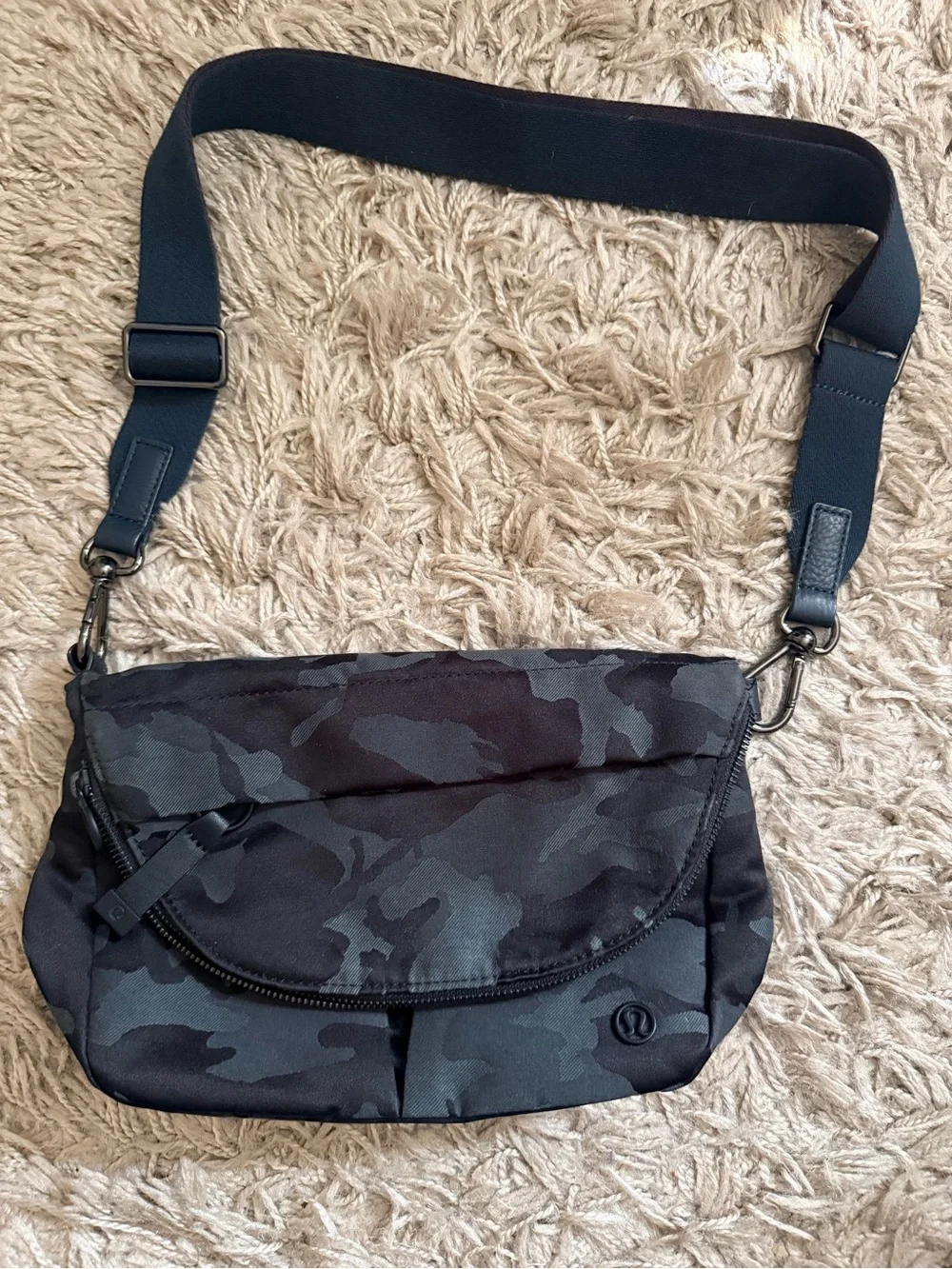 lululemon all night festival bag Jacquard Camo Crossbody Messenger black strap